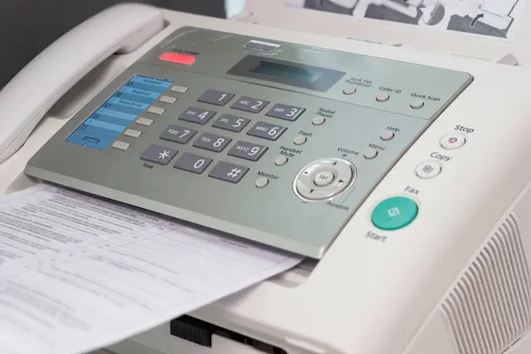 Das Faxgerät Für Den Versand Von Dokumenten Der Bürokonzeptausstattung Die — Stockfoto