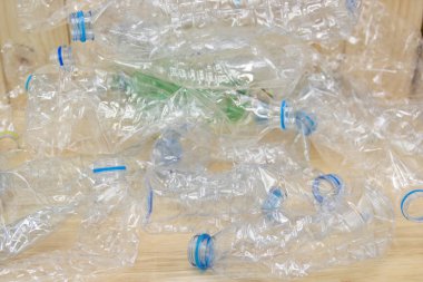 Geri dönüşüm plastik şişe atık geri dönüşümlü, boş kullanılan plastik şişe geri dönüşüm kavramı