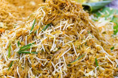 Tampon Tay pişirme erişte, Tay street gıda pazarı popüler Tay gıda Bangkok Tayland  