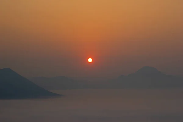 Nascer Sol Bonito Com Nevoeiro Phucheefah Manhã Tailândia Lugar Viagem — Fotografia de Stock