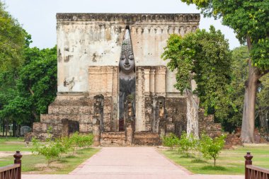 Sukhothai Thailan Wat Si Chumit 11,30 metre, 15 metre yüksekliğinde büyük Buda buda genişliği olmayabilir, Sukhothai sanatıdır. Sukhothai döneminden inşa