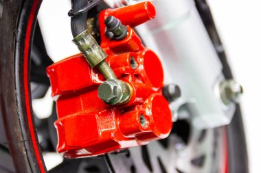 Motosiklet kırmızı modern yeni motosiklet disk fren kapatın, fren sistemi parçasıdır motosiklet