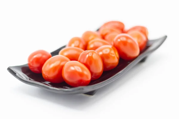 Tomate Fraîche Dans Une Tasse Céramique Isolé Fond Blanc — Photo