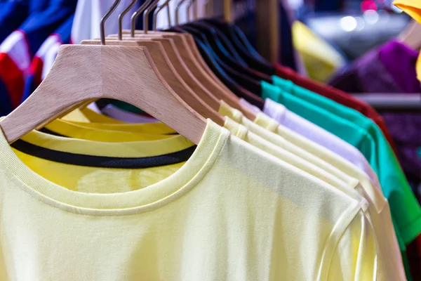 Colorful Shirt Fogasok Családi Házak Villák Nak Eladó Áruházak — Stock Fotó