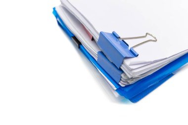 dosya klasörü ve iş rapor kağıt dosyası bir iş ofiste, izole kopya alanı tabloda yığını.