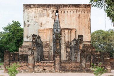 Sukhothai, Thailand, Buda heykelleri, kalıntıları ve eski Wat Mahathat Sukhothai, Thailand eski başkenti. Sukhothai Historical Park Unesco Dünya mirası olduğunu