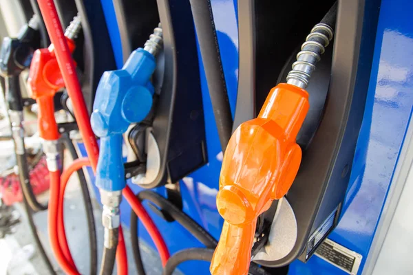 Auto Dispenser Diesel Benzine Pompen Auto Bij Tankstation Tanken — Stockfoto