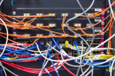 Bulanık görüntü kablo yönetimi inserver odası A kötü durumda Kablo spagetti, en kötü kablo karışıklık kavramı kablo yönetimi