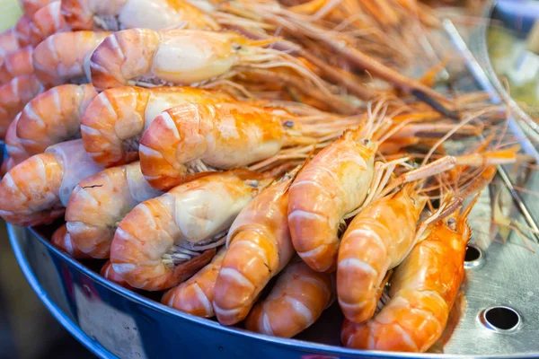 Camarones Parrilla Mariscos Mesa Mercado Bangkok Tailandia — Foto de Stock