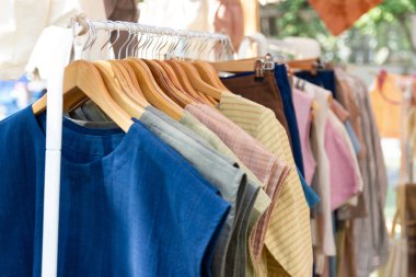 Kadın Giyim Askıları Tayland pazarında Satılık üzerinde  