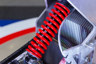 Kırmızı motosiklet amortisörler sarsıntıları ve titreşimleri emici için aygıt a.