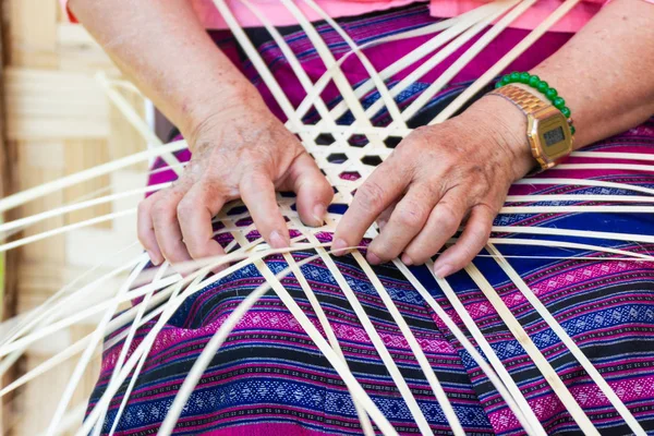 Los Aldeanos Tomaron Rayas Bambú Para Tejer Diferentes Formas Para — Foto de Stock