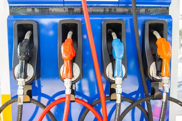Auto Dispenser Diesel Benzine Pompen Auto Bij Tankstation Tanken — Stockfoto