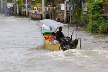 Bangkok Tayland 10 Nisan 2018:-hızlı tekne ile Bangkok Noi seyahat bilgisiyle Kanal Tayland, kavramı yaşam tarzı hızlı seyahat