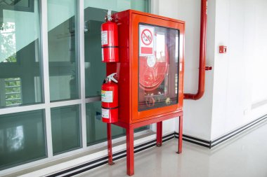 Bangkok Tayland: 11 Şubat 2019:-yangın söndürme yangın önlemek hazırlamak için bina ofis dolap, kavram önlemek bina yangın