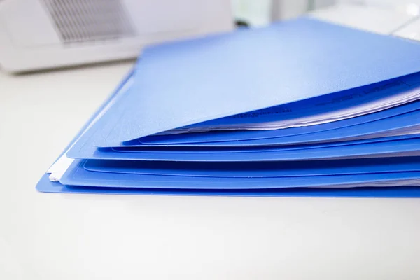 Blauwe Bestanden Map Papier Witte Tabel Office Concept Kantoorbenodigdheden Kopie — Stockfoto