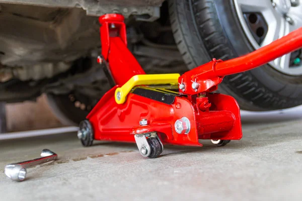 Herramienta Roja Jack Lift Car Para Revisión Reparación Mantenimiento Coches —  Fotos de Stock