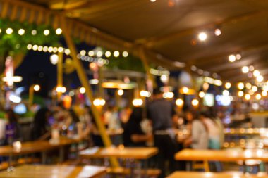 soyut bulanıklık görüntü bir sürü insan mutlu ve huzurlu bir restoran ve atmosfer Festivali gece eğlence keyfini..