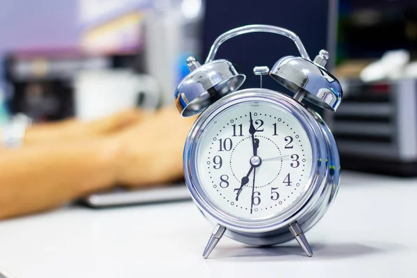 Reloj Escritorio Oficina Tiempo Los Conceptos Trabajo Del Hombre Negocios — Foto de Stock