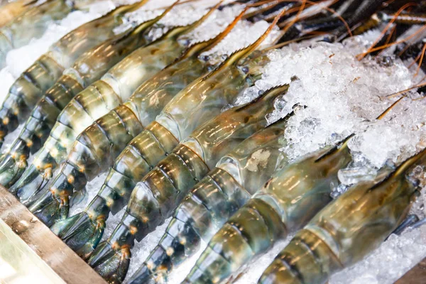 Crevettes Congelées Dans Seau Glace Pour Commerce Prenez Nourriture Manger — Photo