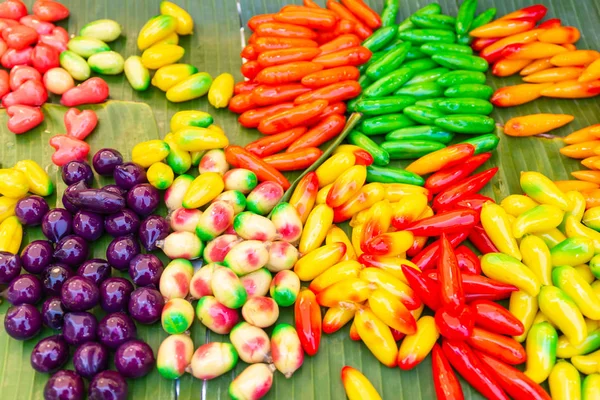 Tay tatlı, taklit gerçek meyve olan lezzetli bir ulusal bir tatlı tadı ve satış Tayland piyasada vardır