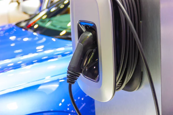 자동차의 새로운 자동차 혁신을 배터리 자동차에 에너지 혁신의 — 스톡 사진