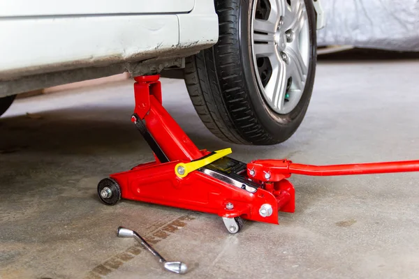 Ferramenta Vermelha Jack Elevador Carro Para Verificação Reparação Manutenção Carros — Fotografia de Stock