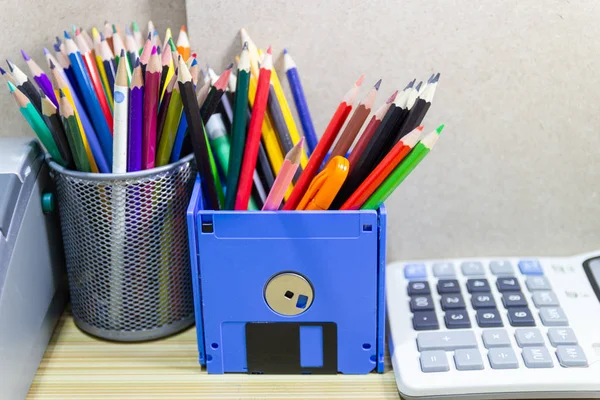 Recycling Diskette Kreative Objekte Für Speicherbedarf Wie Bleistifte Verwendet Schere — Stockfoto