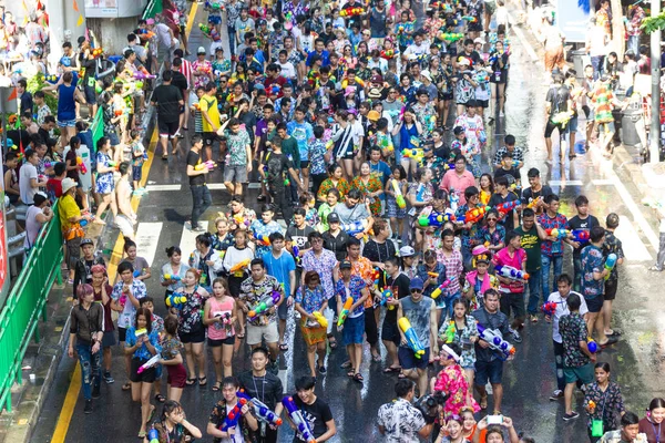 Бангкок Таиланд Апреля 2018 Года Фестиваль Сонгкран Фестиваль Сонгкран Силом — стоковое фото