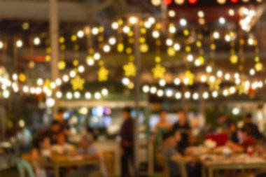 soyut bulanıklık görüntü bir sürü insan mutlu ve huzurlu bir restoran ve atmosfer Festivali gece eğlence keyfini..
