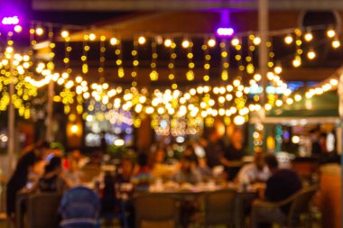 soyut bulanıklık görüntü bir sürü insan mutlu ve huzurlu bir restoran ve atmosfer Festivali gece eğlence keyfini..