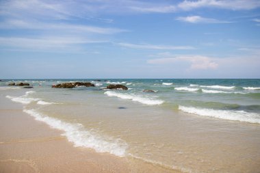 Manzara atmosfer güzel kum ve deniz ve gökyüzü, Tayland beach rengini görünümdür.