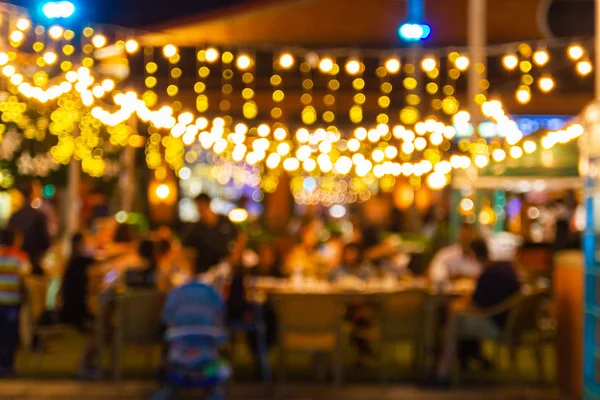 soyut bulanıklık görüntü bir sürü insan mutlu ve huzurlu bir restoran ve atmosfer Festivali gece eğlence keyfini..