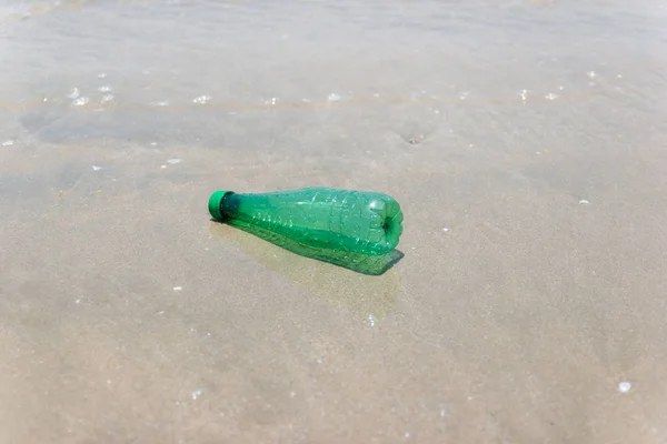 Lixo Garrafas Plástico Resíduos Sujos Uma Praia Ásia Tailândia — Fotografia de Stock