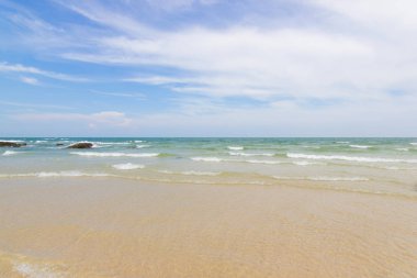 Manzara atmosfer güzel kum ve deniz ve gökyüzü, Tayland beach rengini görünümdür.