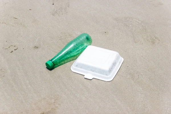 Lixo Garrafas Plástico Espuma Resíduos Sujos Uma Praia Ásia Tailândia — Fotografia de Stock