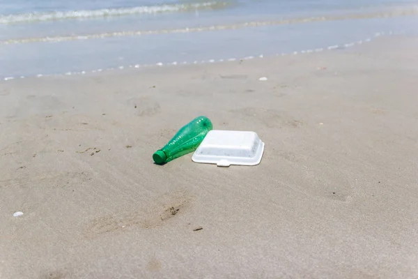 Müll Und Plastikflaschen Schaum Und Schmutz Strand Thailand Umweltschutzkonzept — Stockfoto