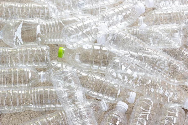 Plastikflaschen, Konzept reduziert die Verwendung von Plastikflaschen Wiederverwendung — Stockfoto
