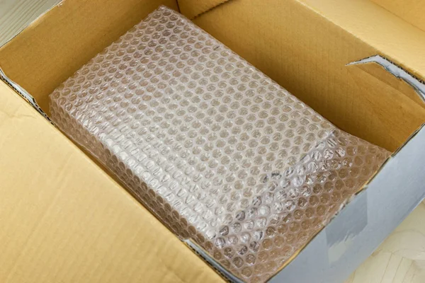 Bolle che coprono la scatola da involucro a bolle per il prodotto di protezione — Foto Stock