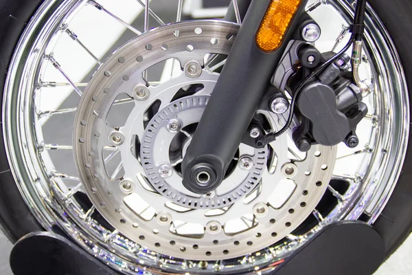 Close up - wheel spokes and brake disc of a motorcycle — Stock Photo, Image