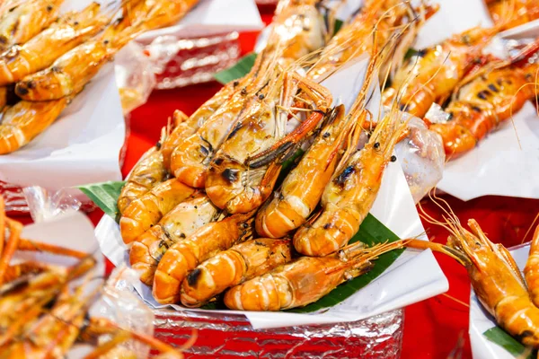 Camarones a la parrilla de mariscos Street food of Thailand — Foto de Stock