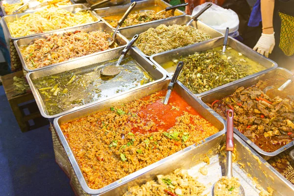 Estilo de comidas tailandesas Arroz y curry Comidas callejeras tailandesas — Foto de Stock