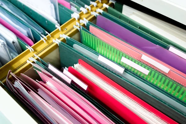 Fichiers document de dossiers suspendus dans un tiroir — Photo
