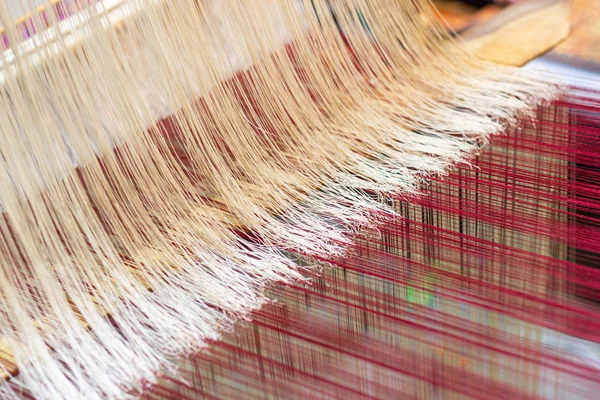 Tkalcovské vybavení tkaní-detail tkaní — Stock fotografie