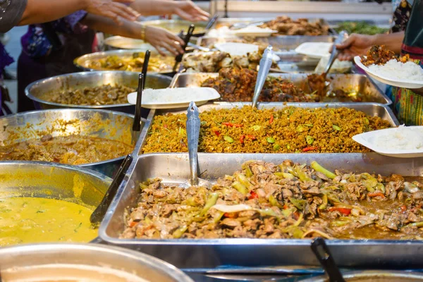 Estilo de comidas tailandesas Arroz y curry Comidas callejeras tailandesas — Foto de Stock