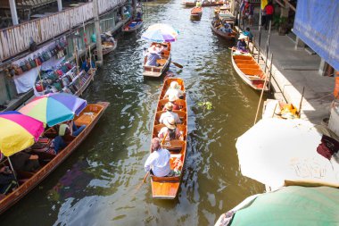 Lanet olası saduak yüzen pazar, Tayland