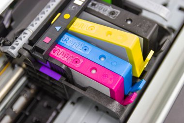 Yazıcıdaki renkli yazıcı inkjet kartuşu, 