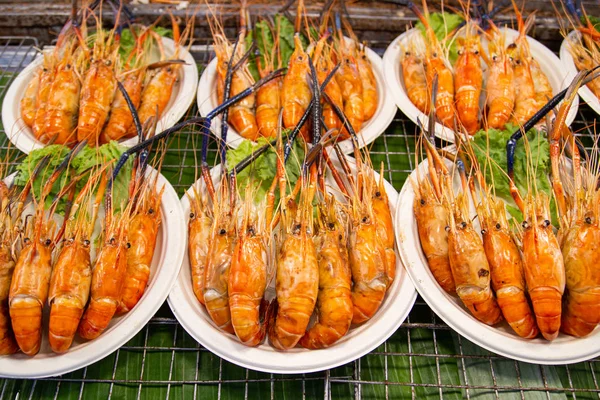 Camarones a la parrilla de mariscos Street food of Thailand — Foto de Stock