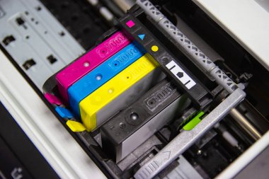 Yazıcıdaki renkli yazıcı inkjet kartuşu, 