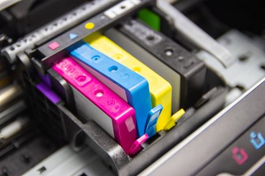 Yazıcıdaki renkli yazıcı inkjet kartuşu, 